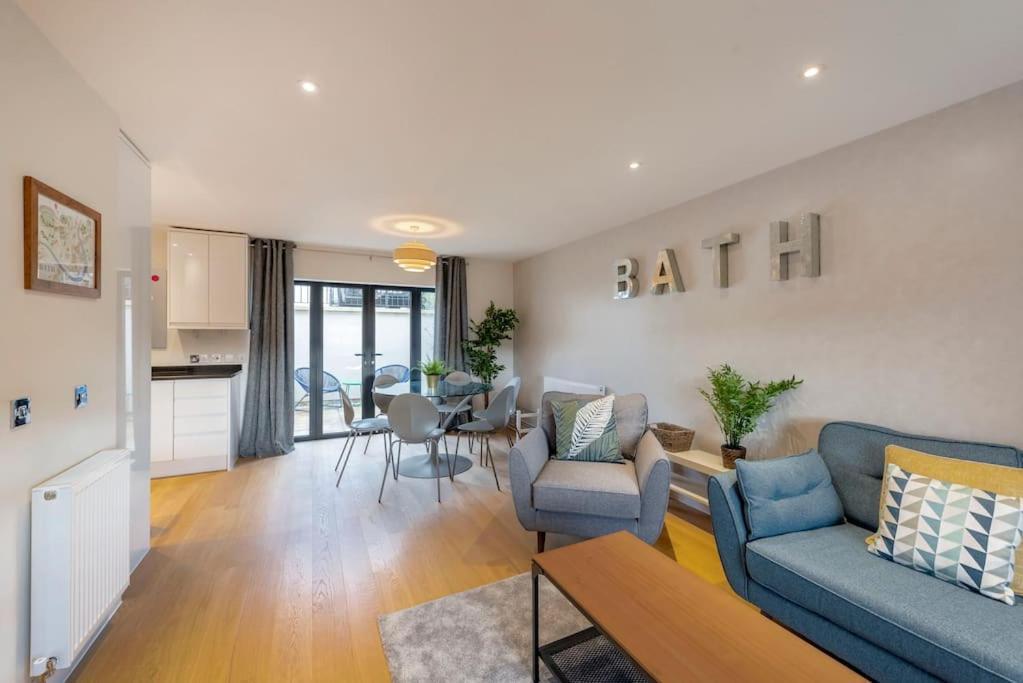 Fantastic 3-Bed House With Parking Villa Bath Exterior photo
